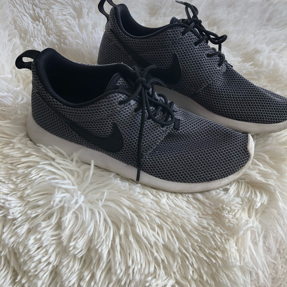 Nike Roche - Picture 4 of 6